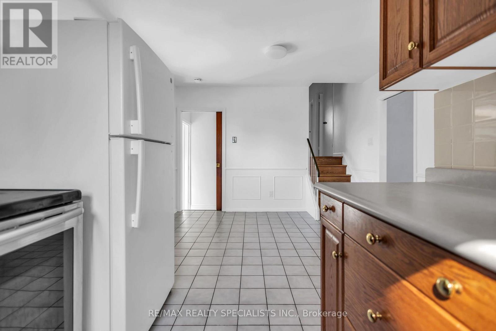 27 TOULON Crescent, London East, ON photo 13