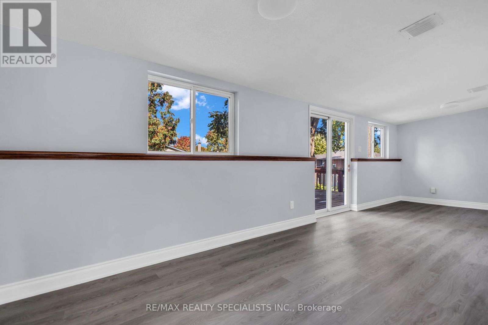 27 TOULON CRESCENT - 16
