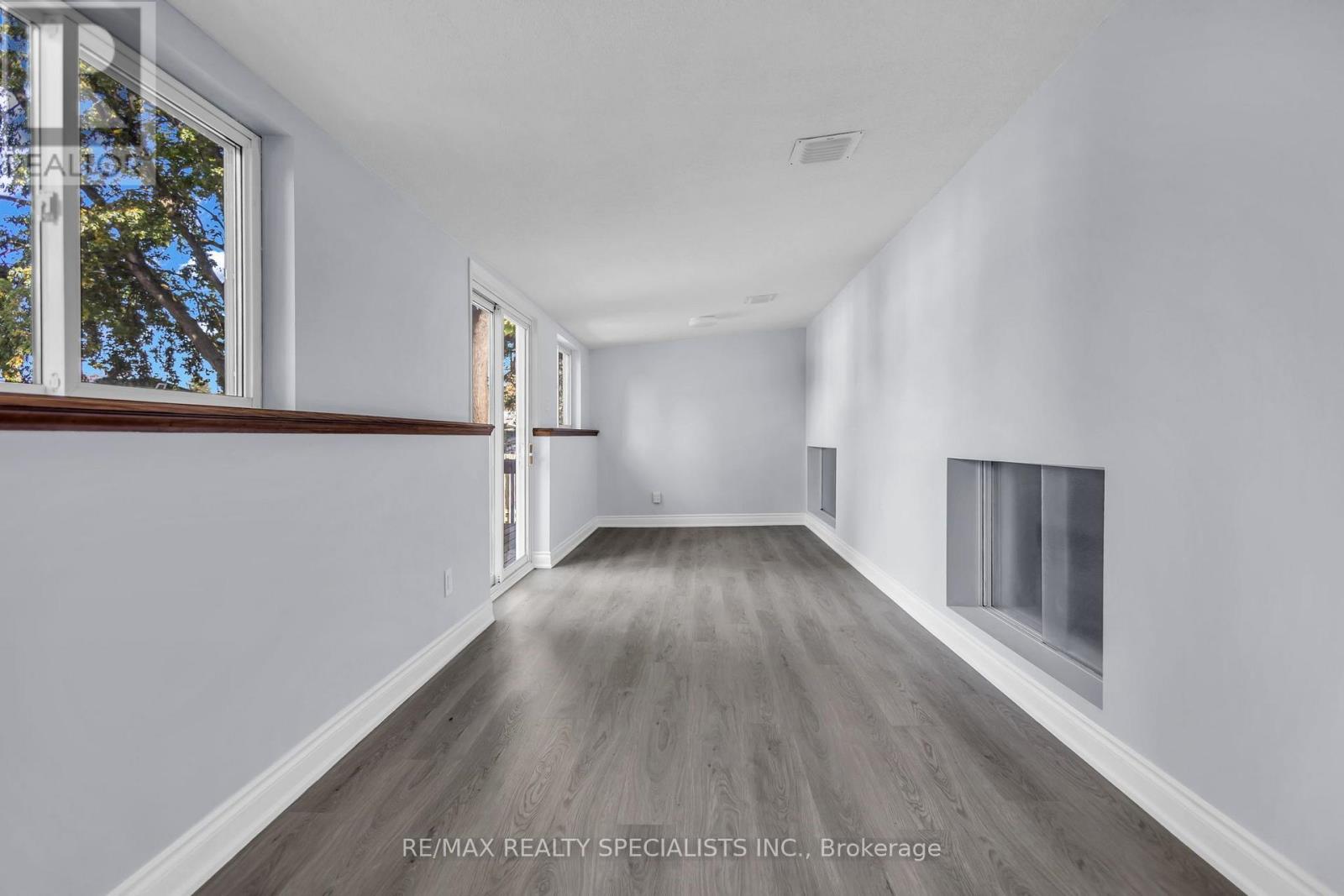 27 TOULON Crescent, London East, ON photo 17