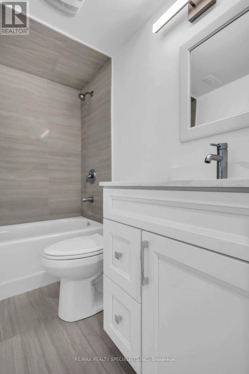 27 TOULON CRESCENT - 21