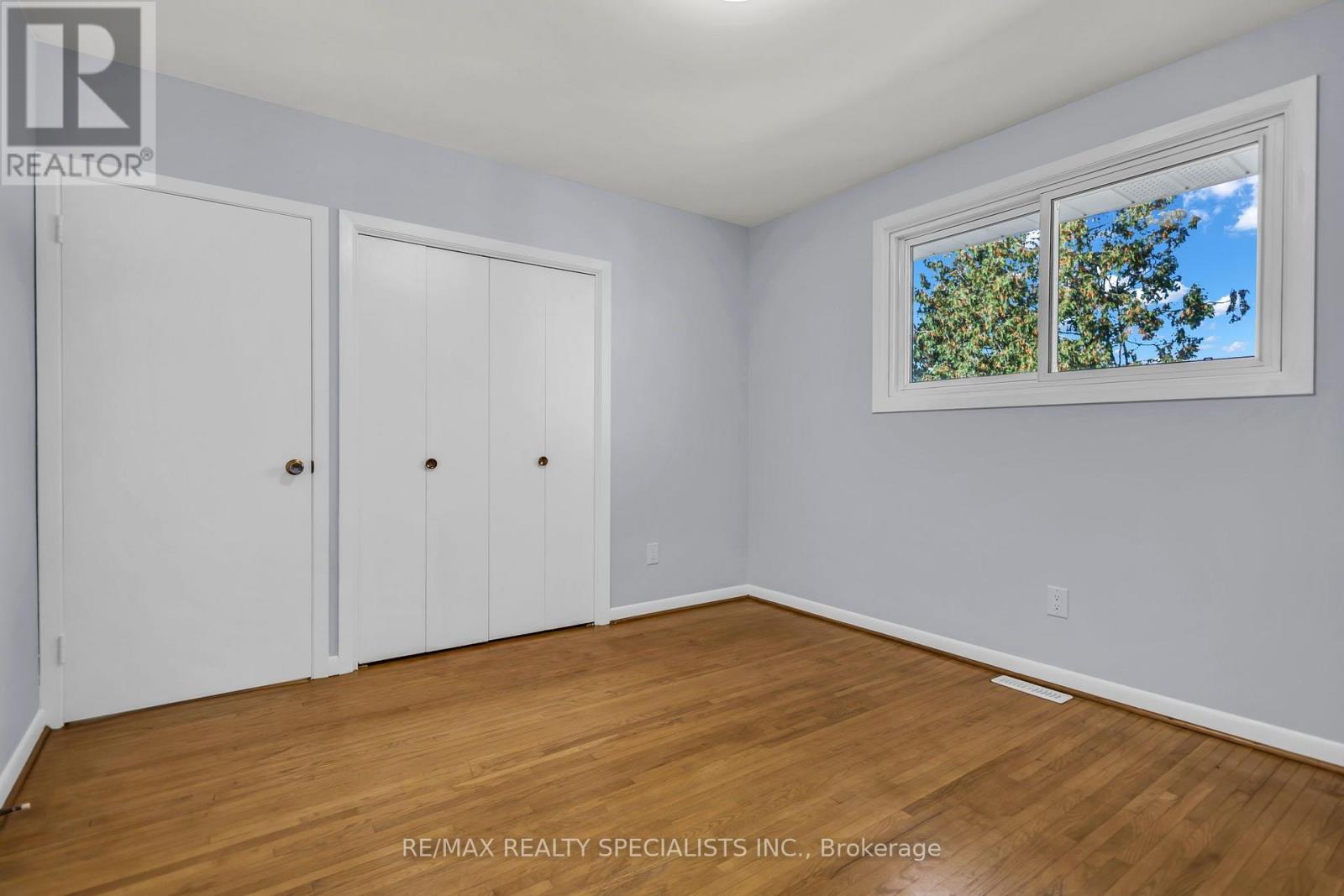27 TOULON CRESCENT - 39