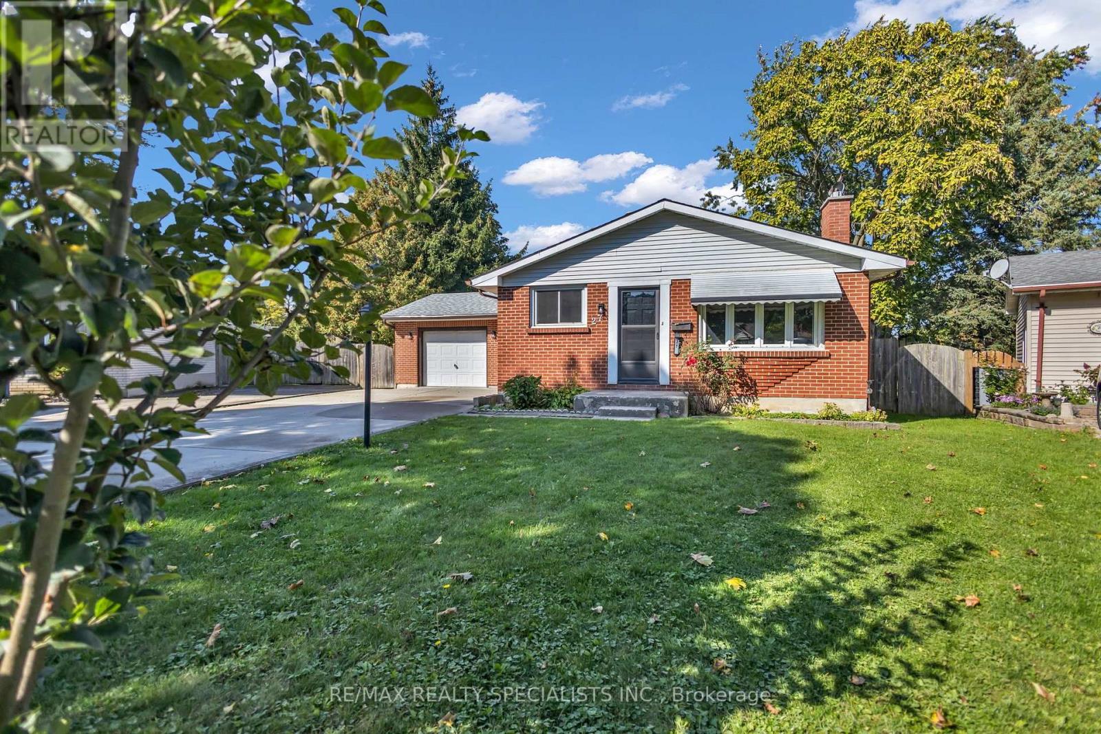 27 TOULON CRESCENT - 44