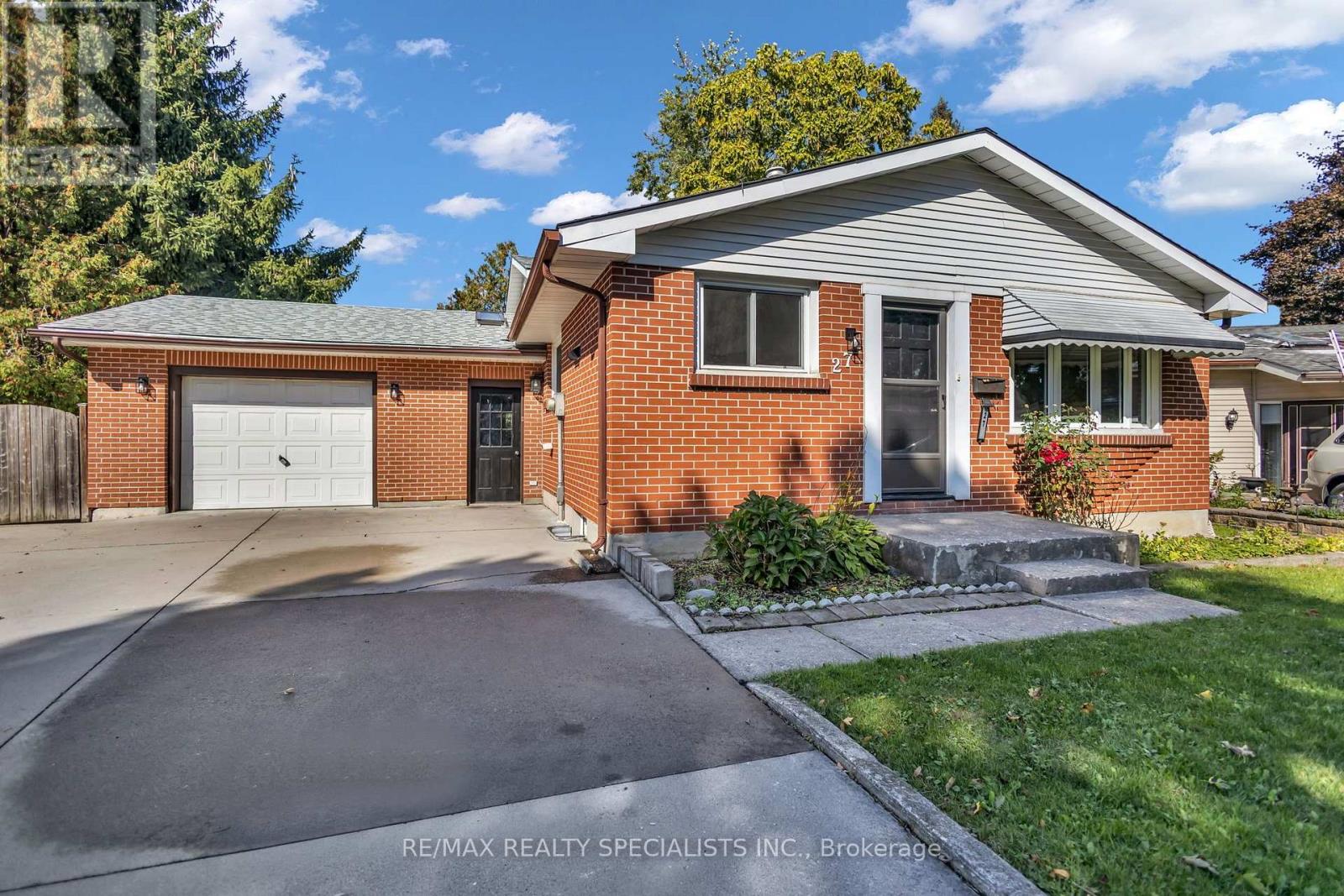 27 TOULON CRESCENT - 45
