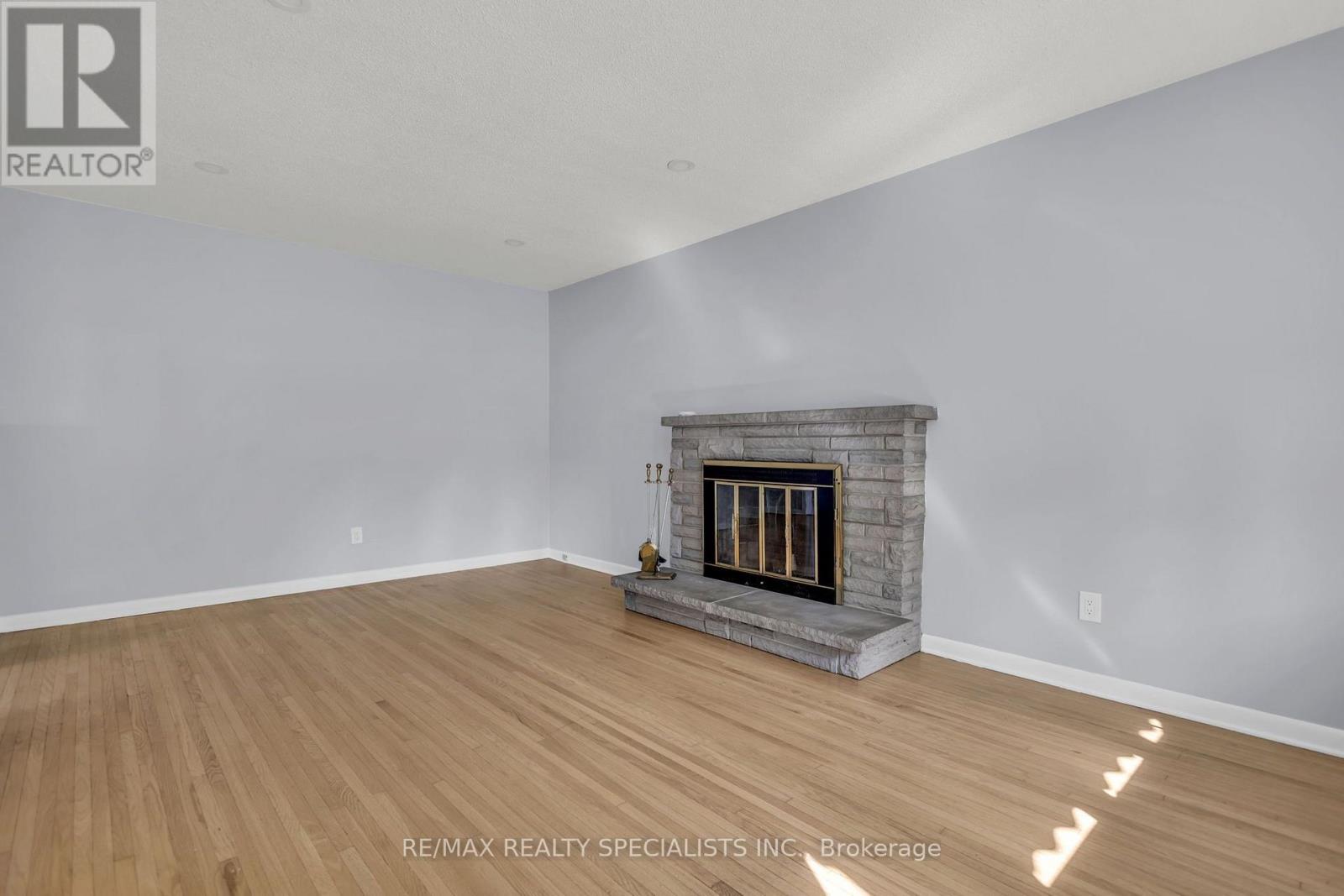 27 TOULON Crescent, London East, ON photo 5
