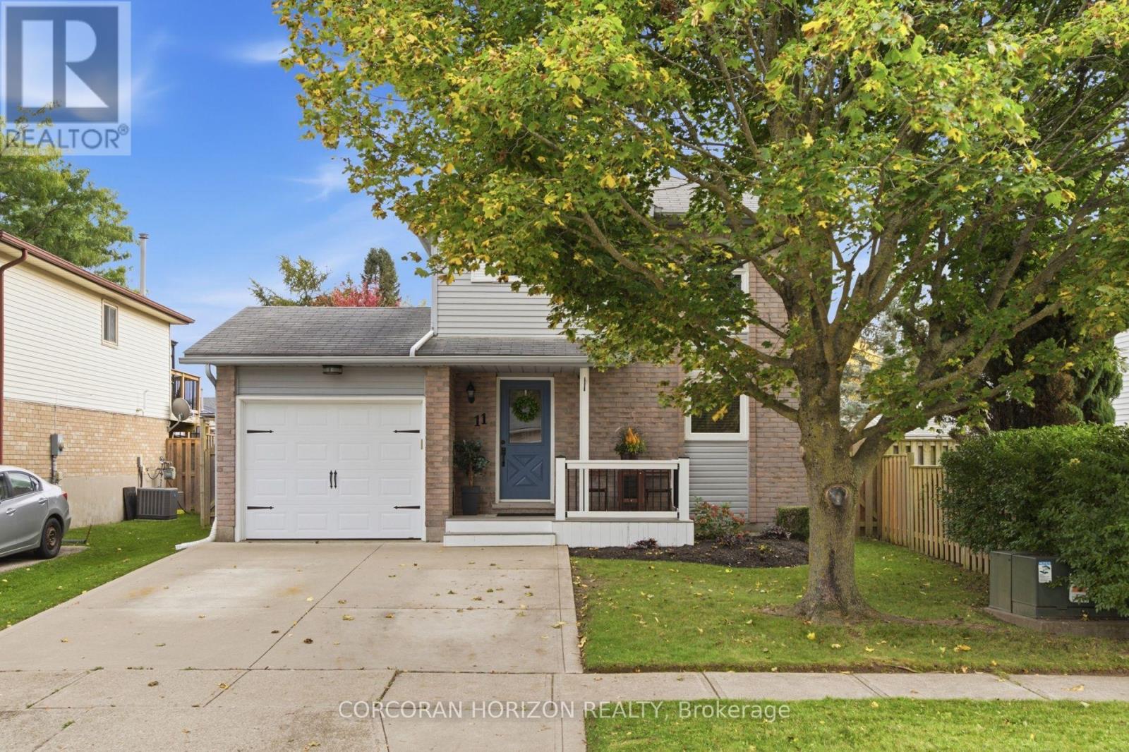 11 SANDALWOOD DRIVE — photo 2