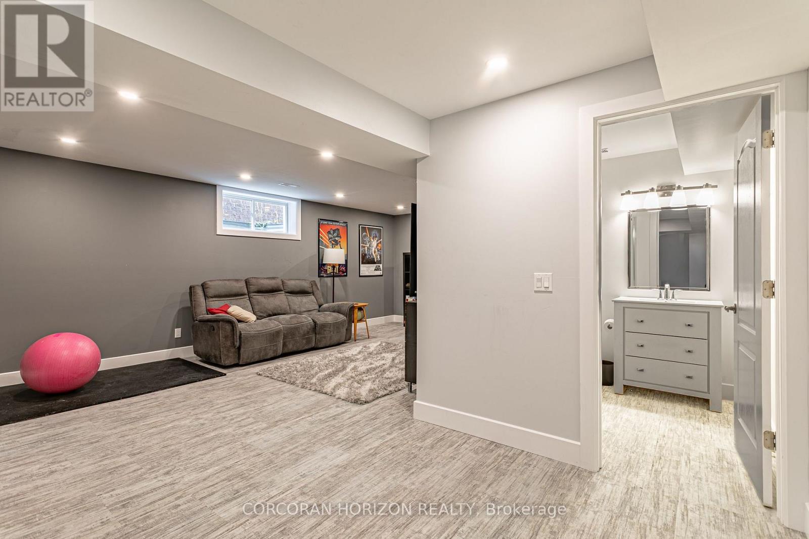 312 SCHOONER CRESCENT - 33