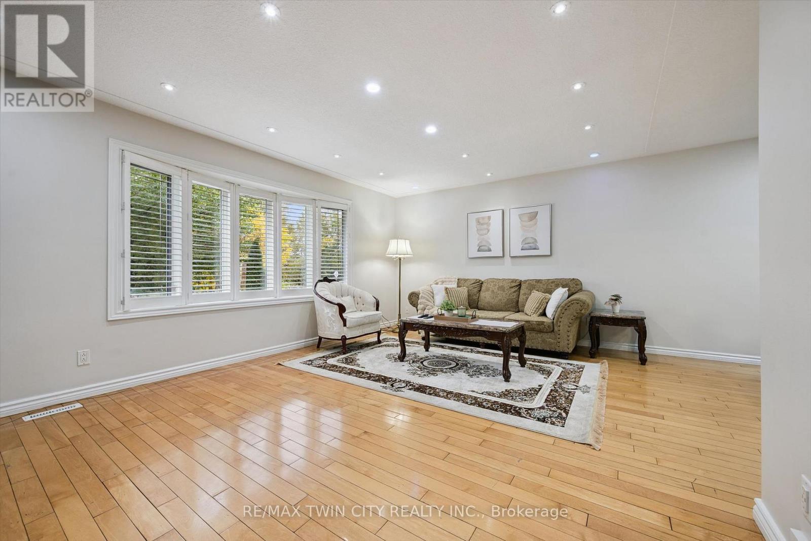 326 Manchester Road, Kitchener, ON photo 8