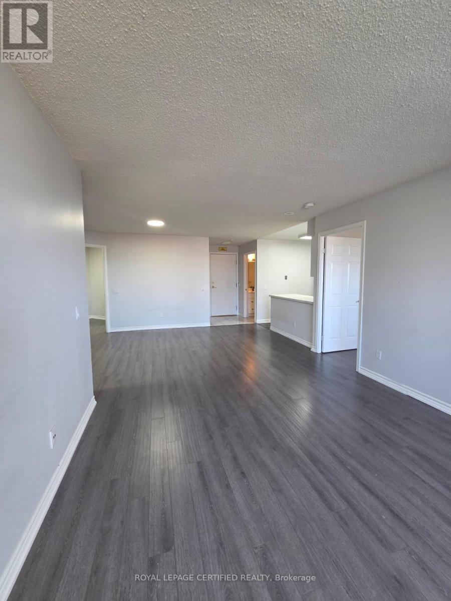 35 Kingsbridge Garden Circle — photo 8