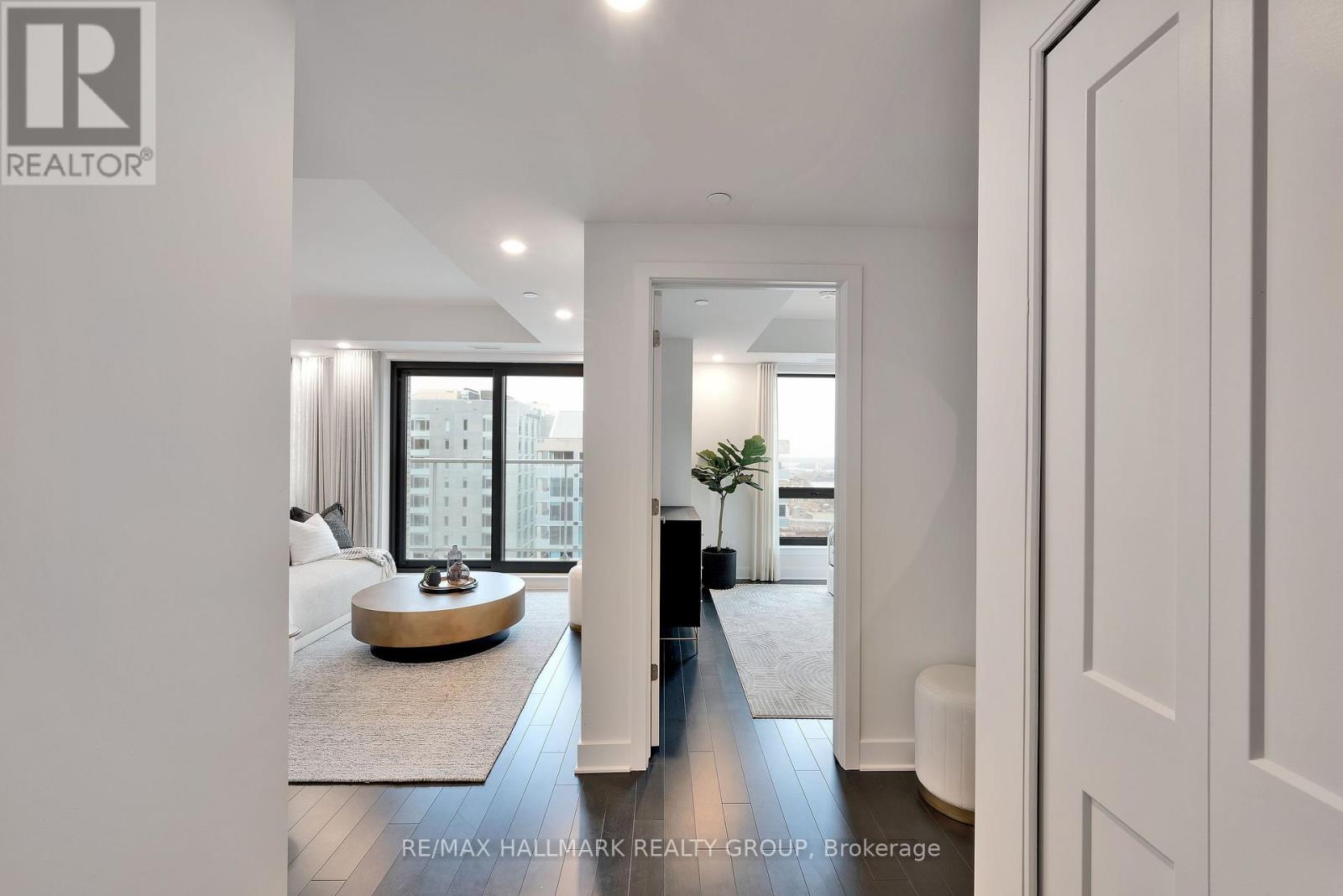 #2001 180 GEORGE STREET - 3