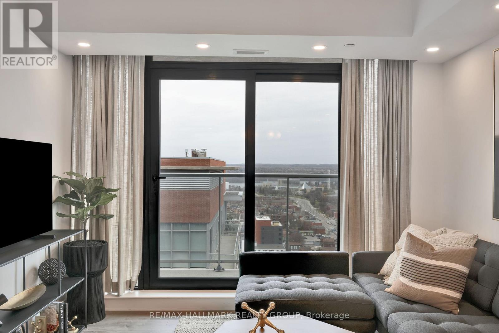 #2306 180 GEORGE STREET - 19