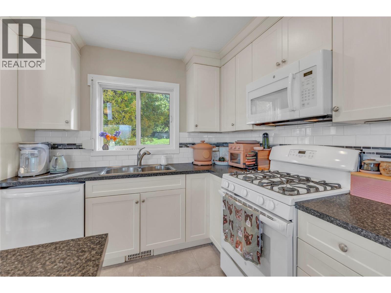2864 Arawana Road - 17