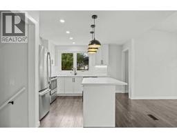 4pc Bathroom - 467 Queen Charlotte Road Se, Calgary, AB T2J5H8 Photo 12