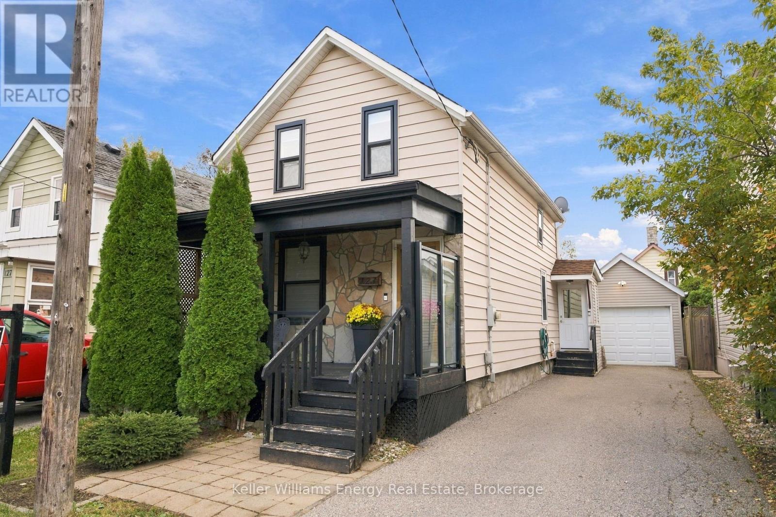 123 Barrie Avenue, Oshawa, ON