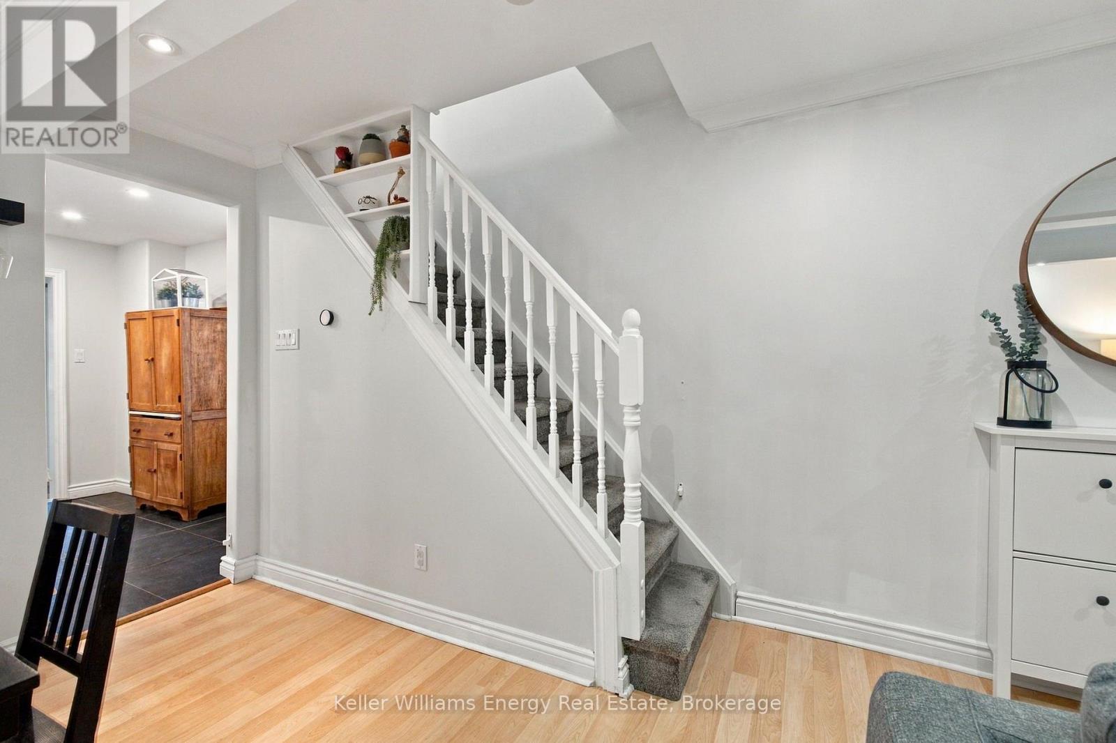 123 BARRIE AVENUE - 21