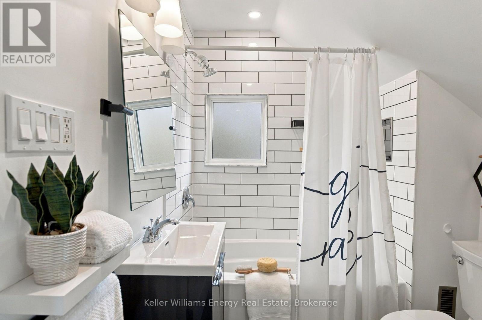 123 BARRIE AVENUE - 26