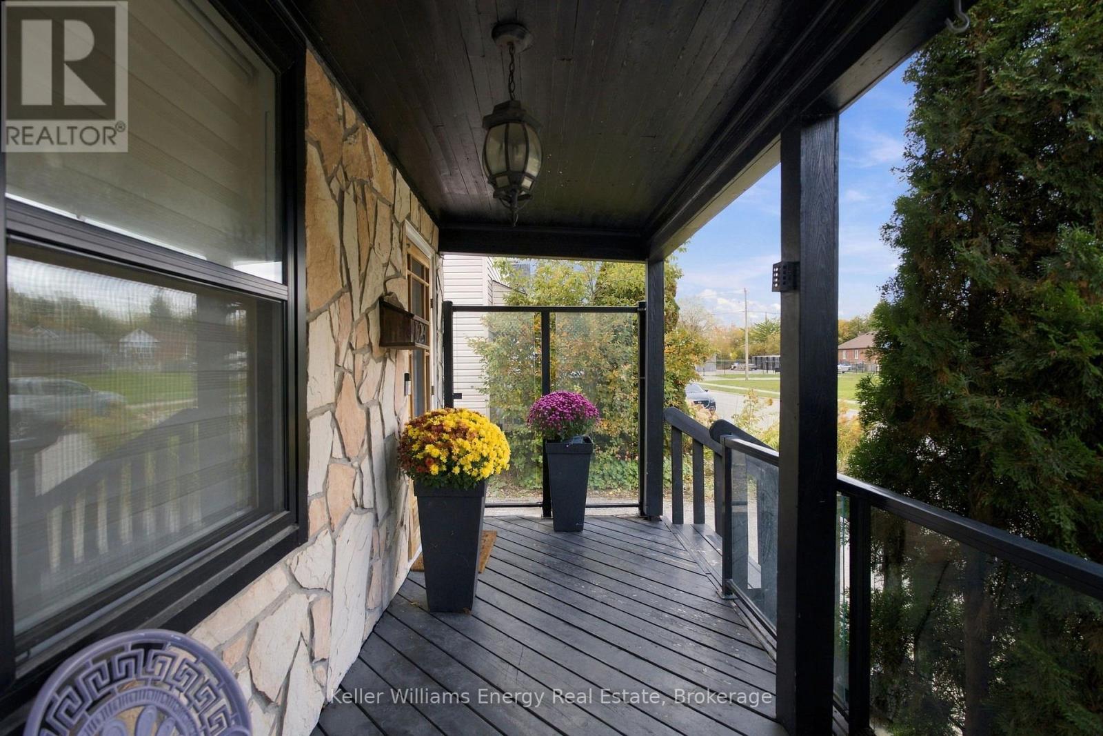 123 BARRIE AVENUE - 3