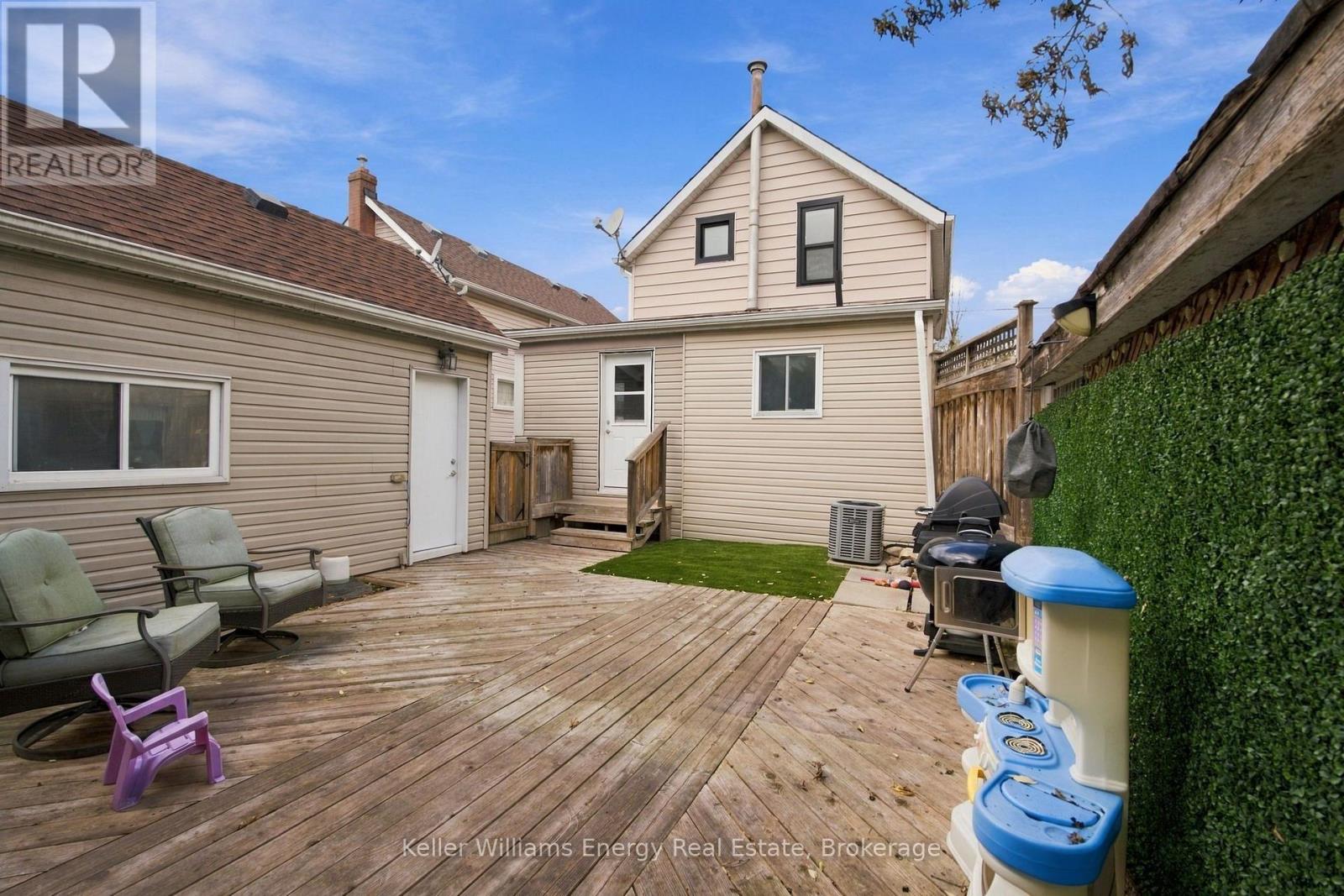 123 BARRIE AVENUE - 32