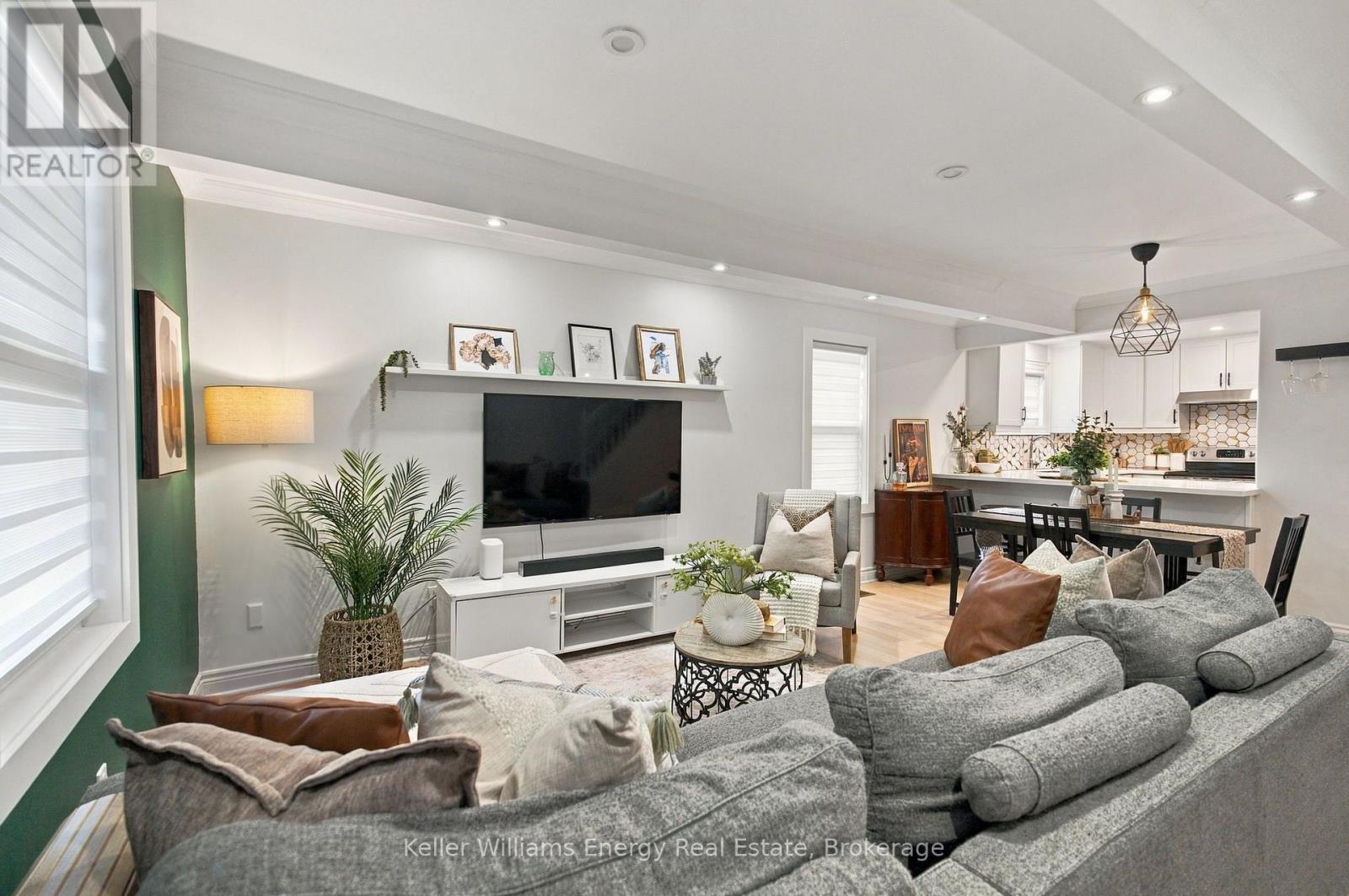 123 BARRIE AVENUE - 4
