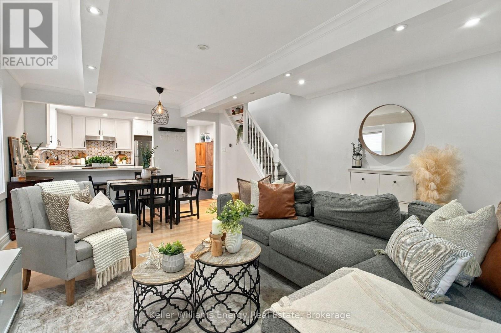 123 BARRIE AVENUE - 7
