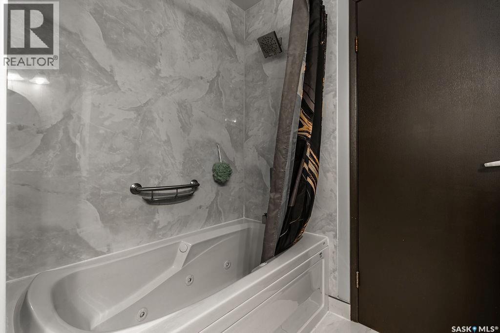 258 AE Adams CRESCENT - 34