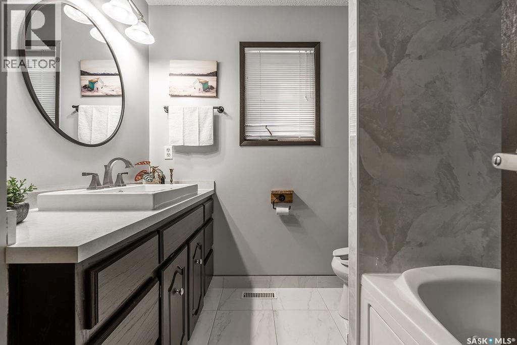 258 AE Adams CRESCENT - 35