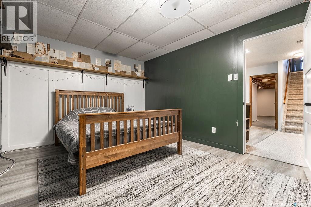258 AE Adams CRESCENT - 44