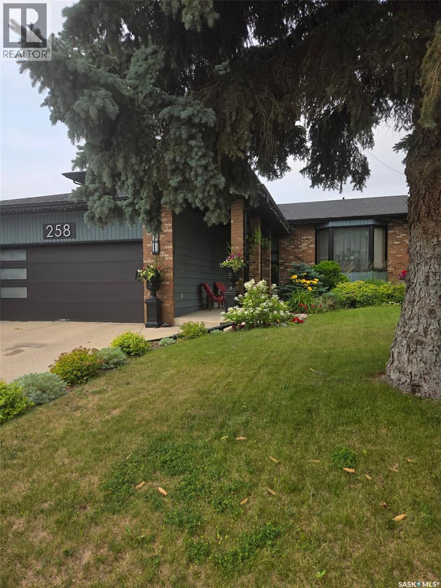 258 AE Adams CRESCENT - 55
