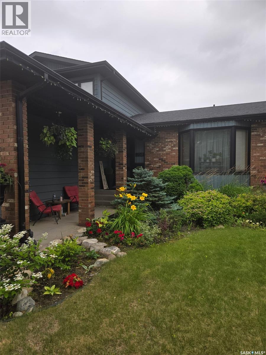 258 AE Adams CRESCENT - 57