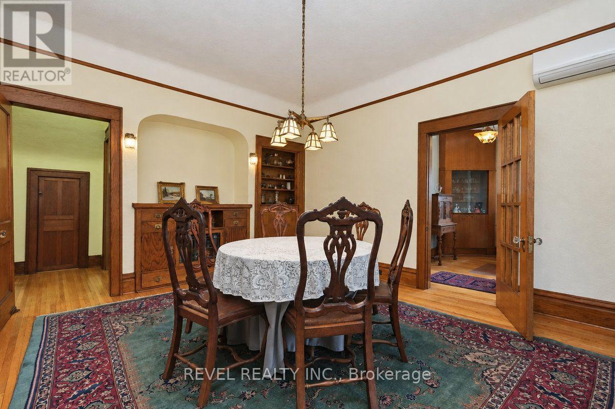 204 Clemow Avenue — photo 17