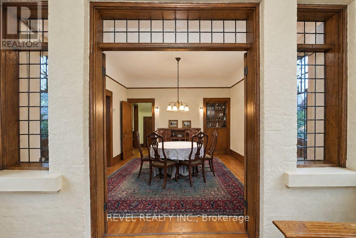 204 Clemow Avenue — photo 18