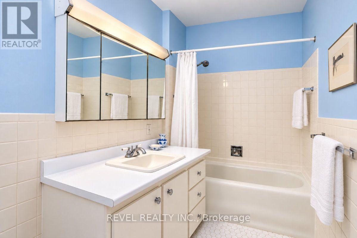 204 Clemow Avenue — photo 32