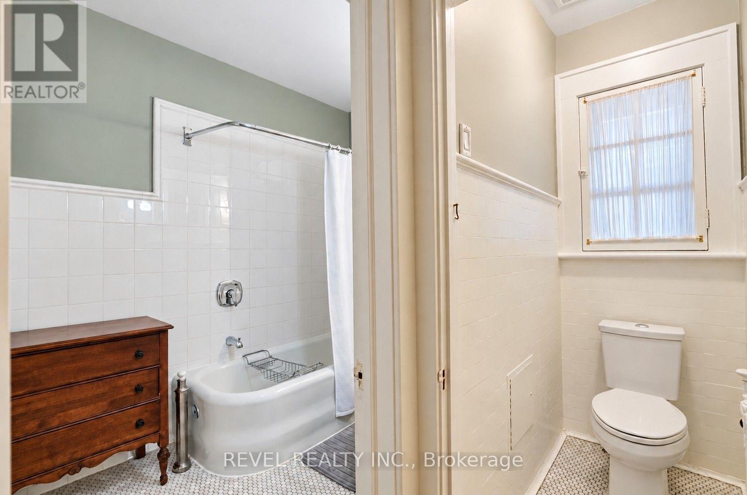204 Clemow Avenue — photo 37
