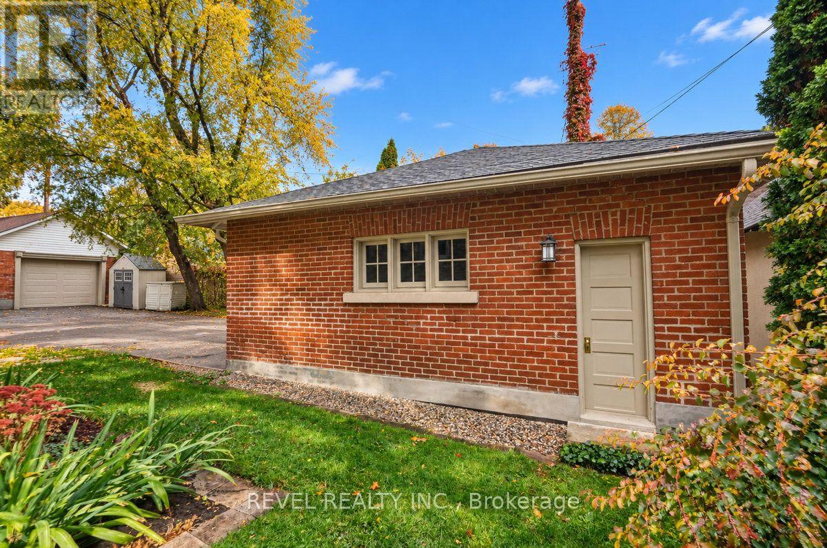 204 Clemow Avenue — photo 47