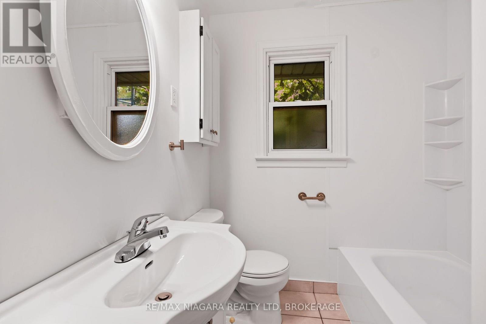 241 BERTIE STREET - 11