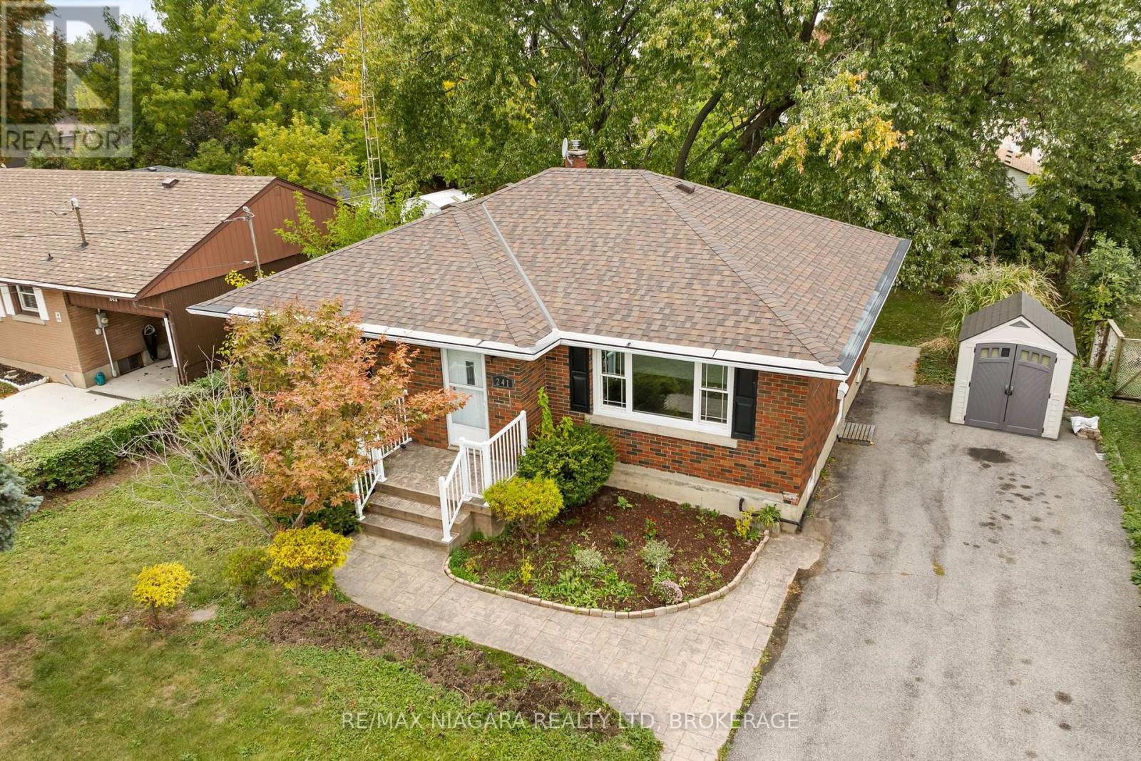 241 Bertie Street — photo 24
