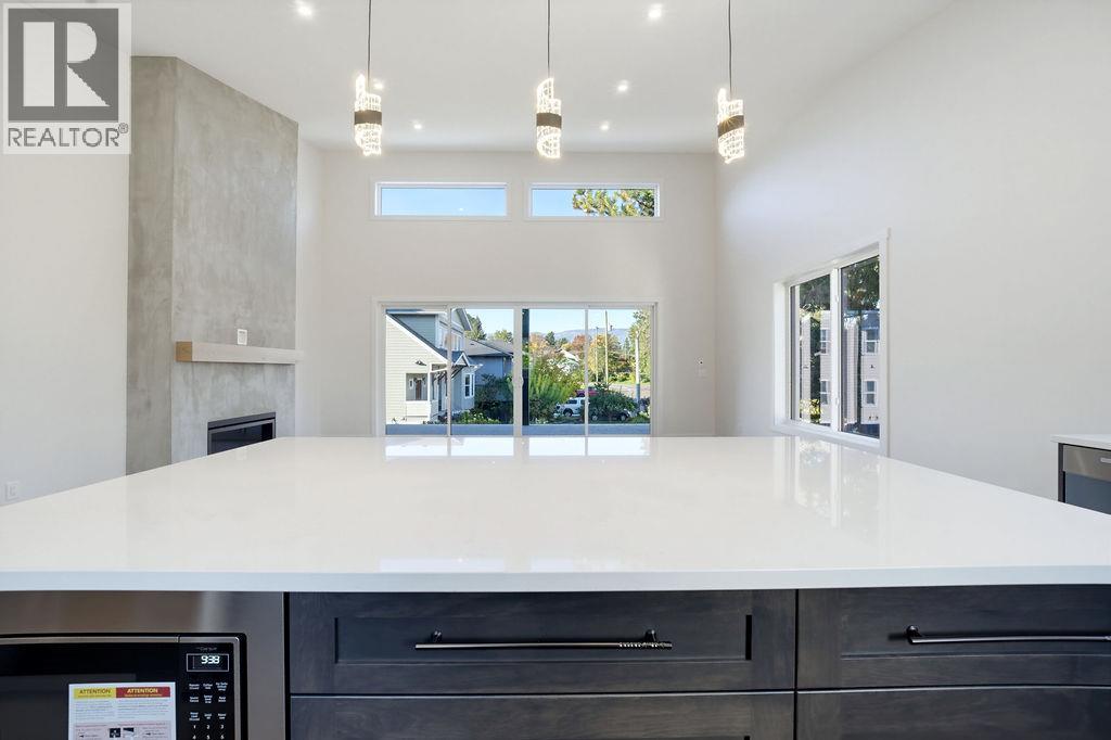 #1 1080 9 Avenue NE - 28