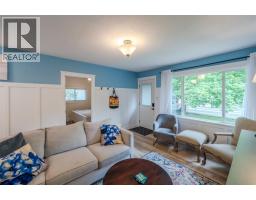 Kitchen - 725 Ritchie Avenue, Naramata, BC V0H1N0 Photo 6
