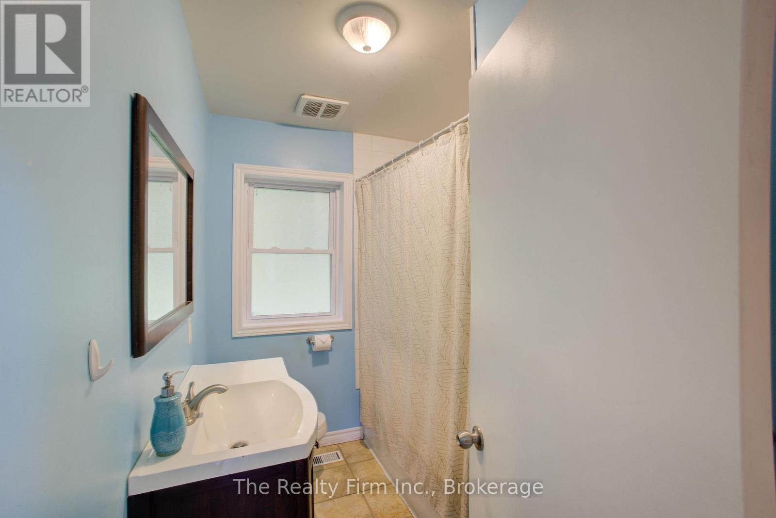 15 Dumbarton Street — photo 17