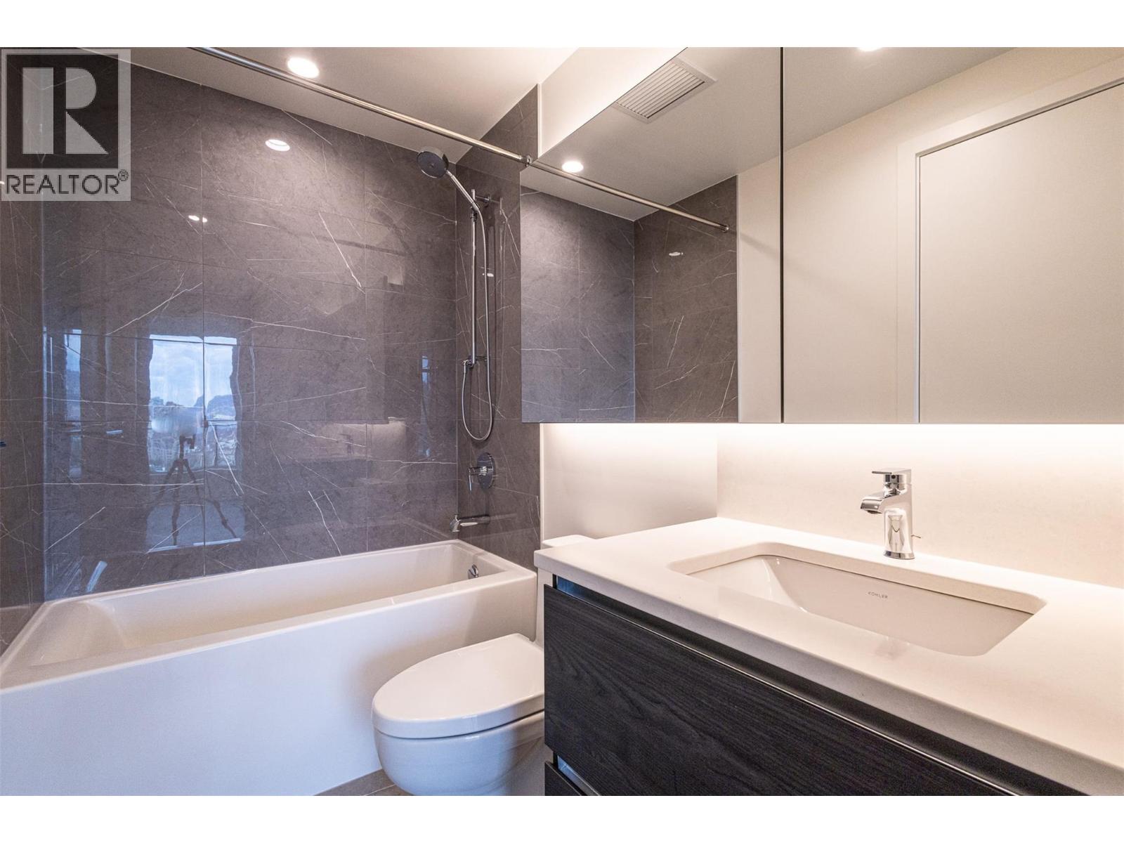 #1401 238 Leon Avenue - 13