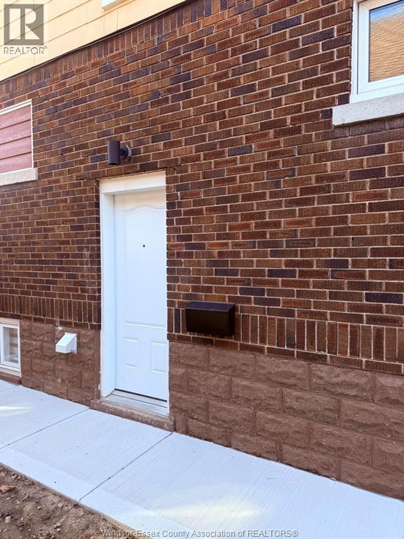 1748 Hall Avenue — photo 4