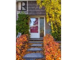 1219 Hunterquay Hill NW - photo 2