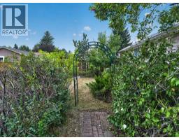 1219 Hunterquay Hill NW - photo 36