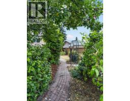 1219 Hunterquay Hill NW - photo 37