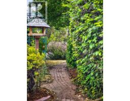 1219 Hunterquay Hill NW - photo 40