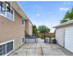 1219 Hunterquay Hill NW - photo 43