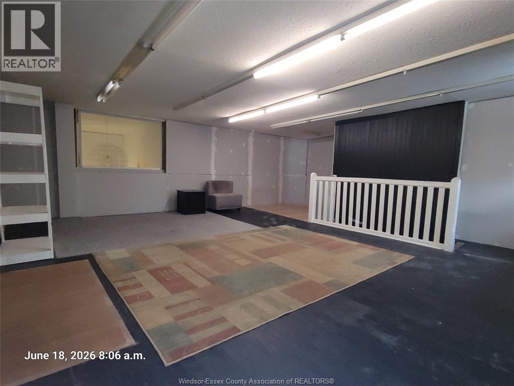 4776 Wyandotte Street East — photo 7