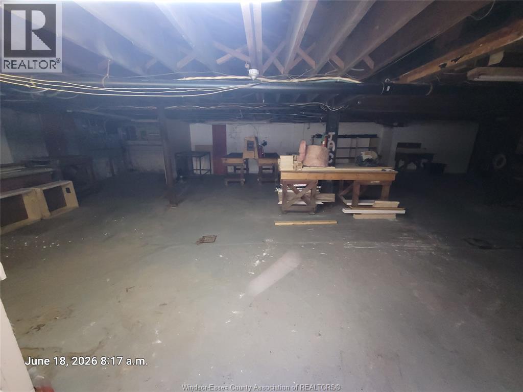 4776 Wyandotte Street East — photo 17