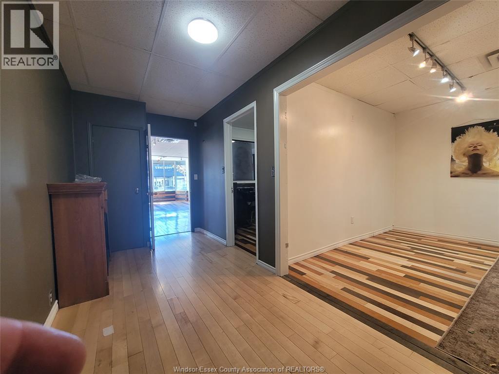 4776 Wyandotte Street East — photo 29