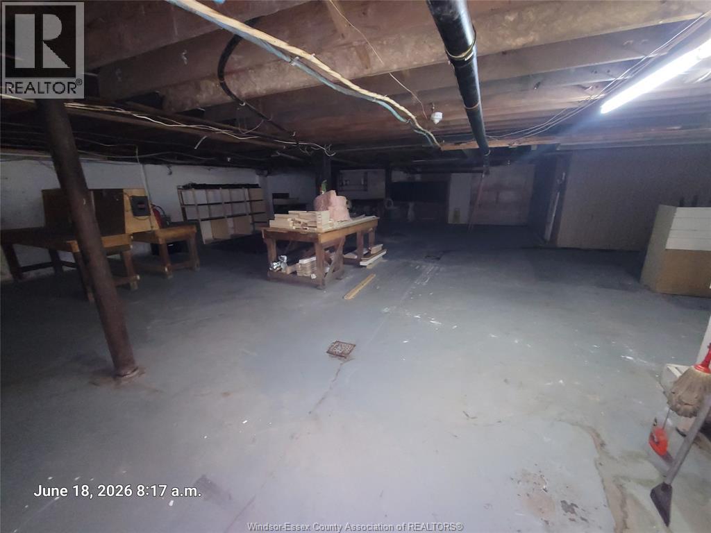 4776 Wyandotte Street East — photo 18