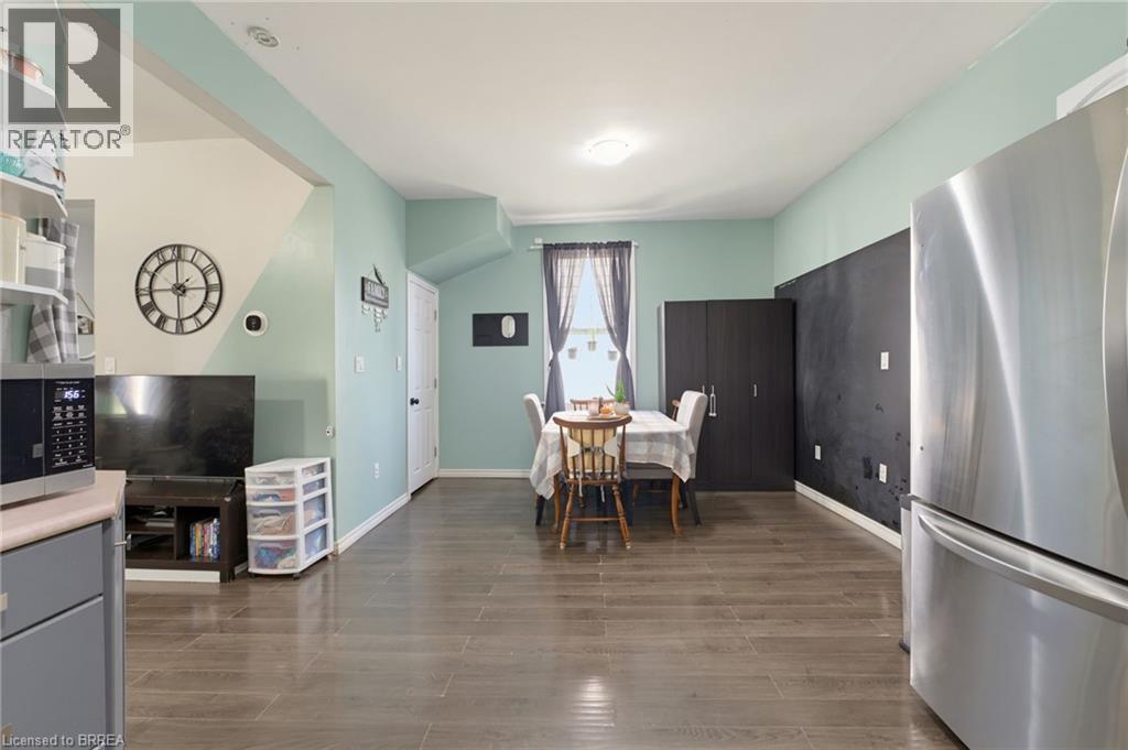 252 Dundas Street — photo 8